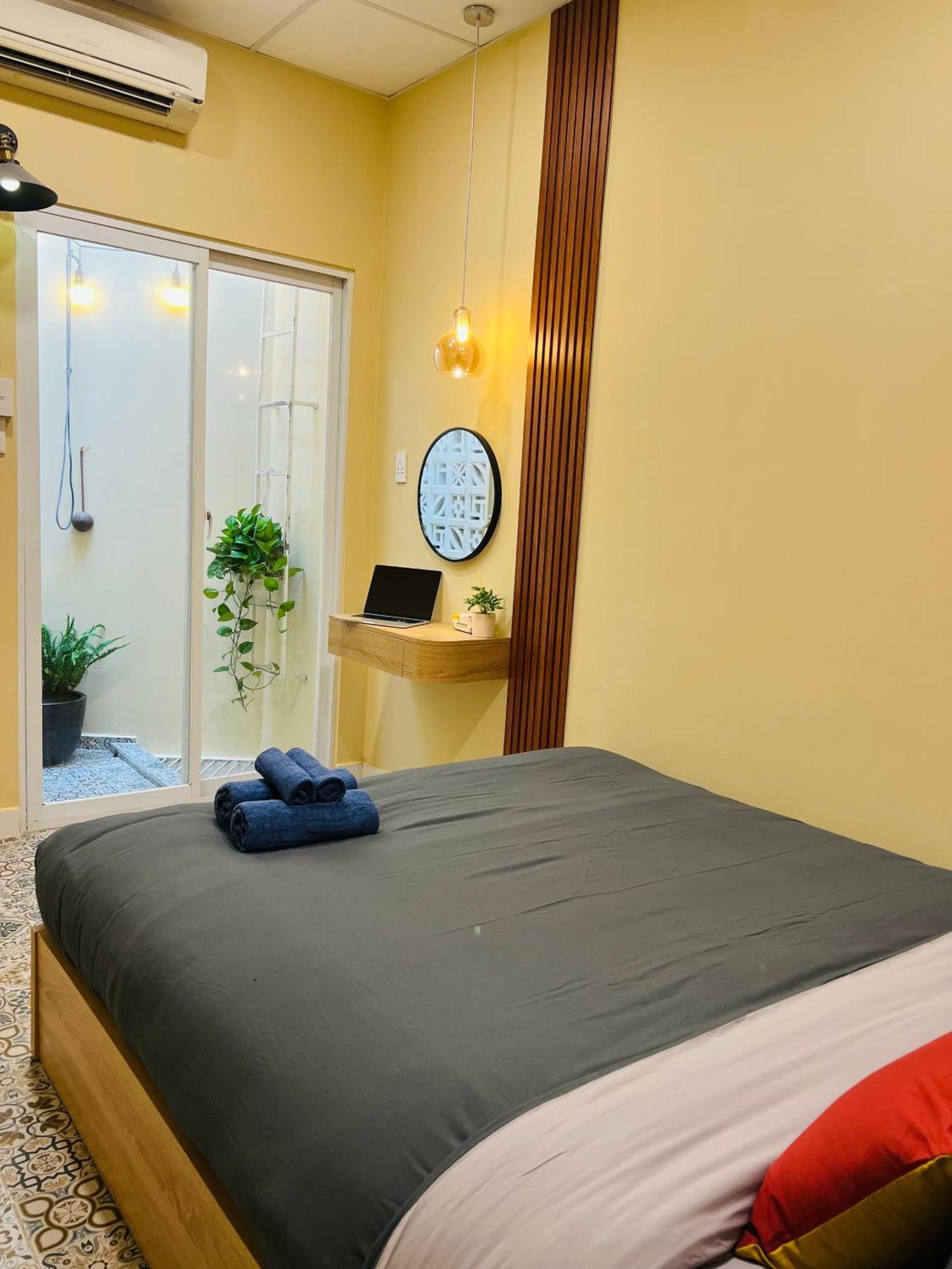 Nguyen Nha 2 Phong Ngu, 3 Guong, 45 Pham Viet Chanh - 1 Tret - 1 Lau TP. Hồ Chí Minh